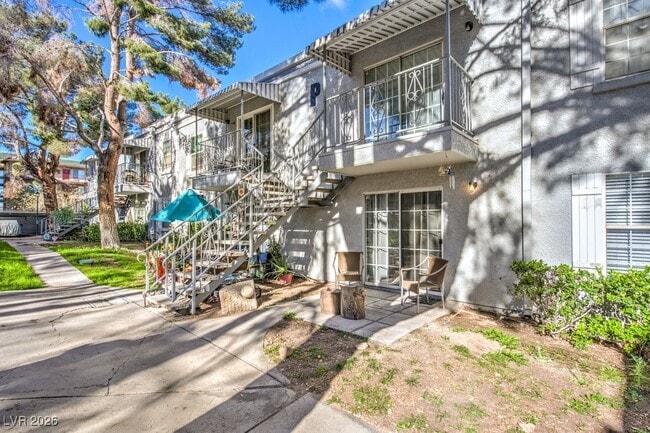 Building Photo - 3823 S Maryland Pkwy