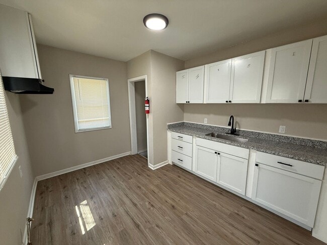 Building Photo - Renovated 3-Bedroom Home – We Welcome Sect...
