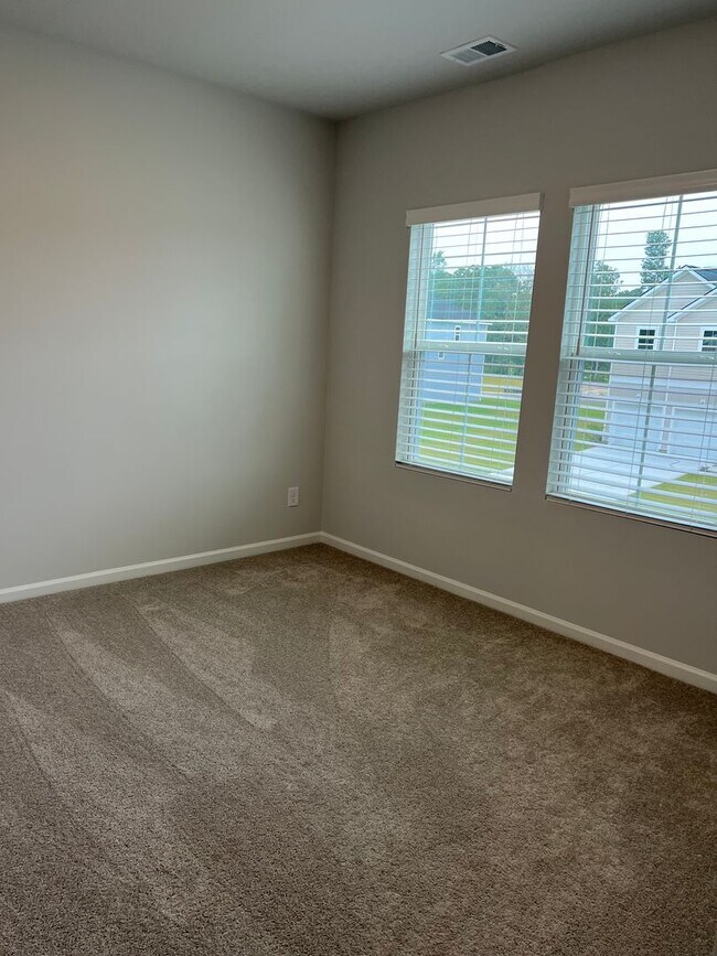 Building Photo - Brand New Home in Waterway Commons – 4BR /...