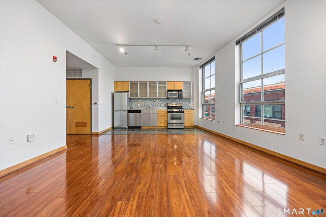 Building Photo - 10 Ann St