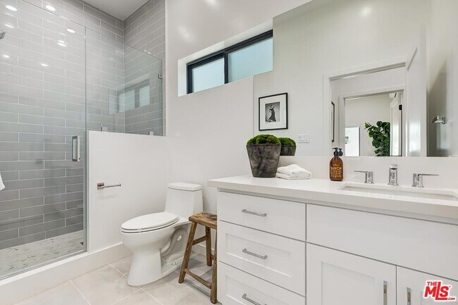 Building Photo - 3364 Garden Ave