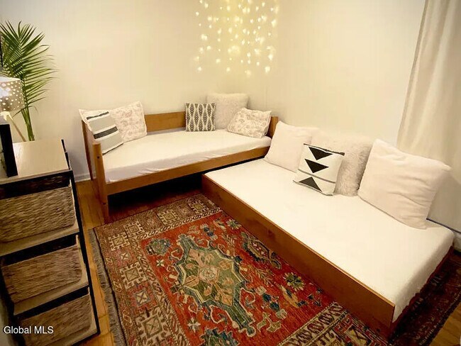 Building Photo - 64 Second St