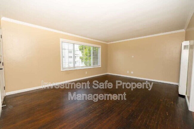 Building Photo - 4982 Baltimore Dr