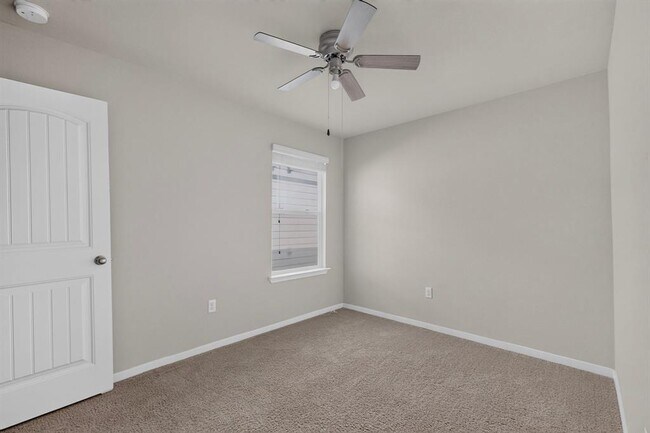 Building Photo - 402 Pentire Way