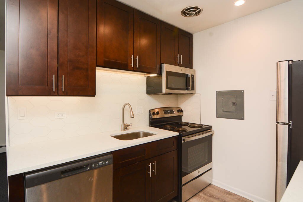 Building Photo - 520 W Aldine Ave