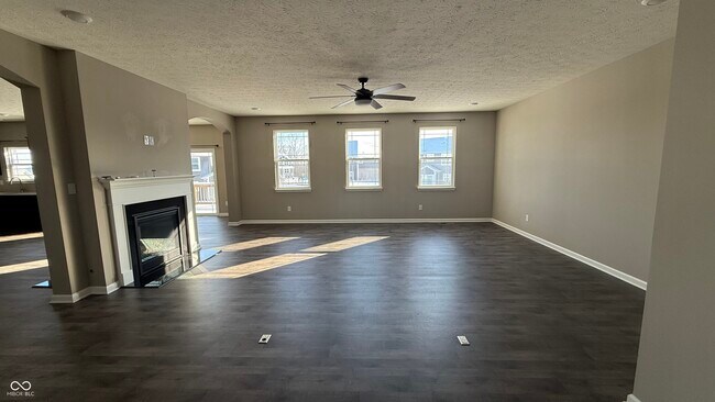 Building Photo - 6923 Bryant Pl