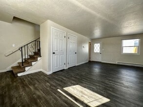 Building Photo - 816 7th St