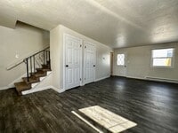 Building Photo - 816 7th St