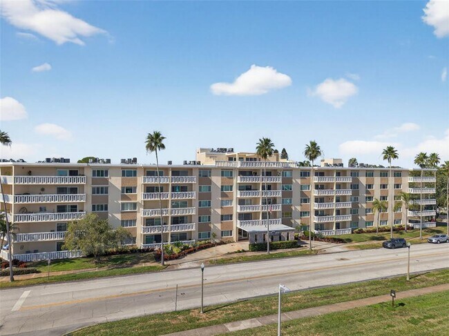 Building Photo - 1200 N Shore Dr NE