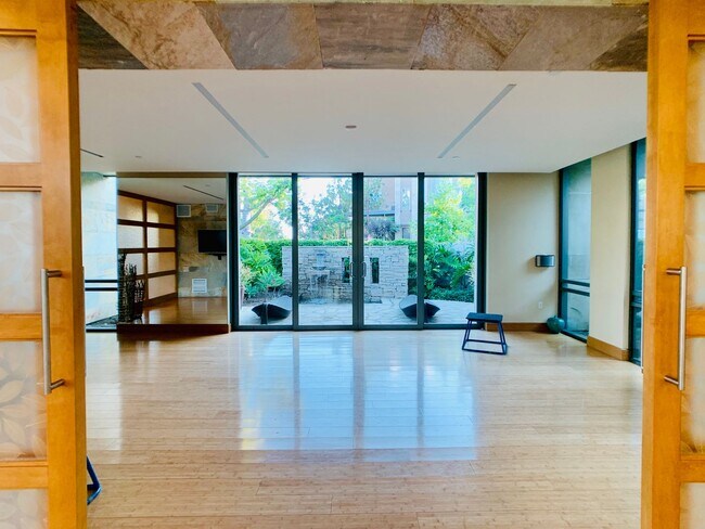 Building Photo - 195 Bowery