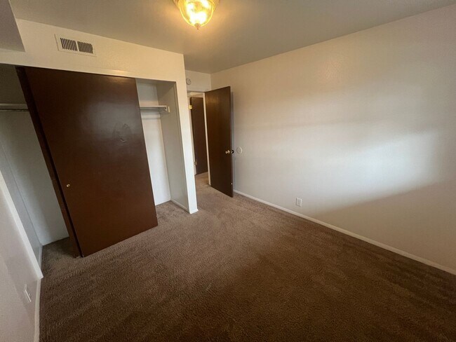 Building Photo - Spacious 2 bed/2 bath in Millcreek-**Move in Special-1/2 off first month**