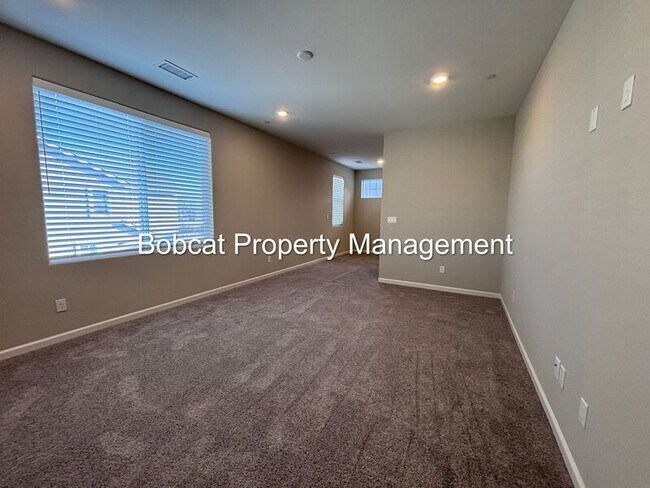 Building Photo - 860 Furlong Dr