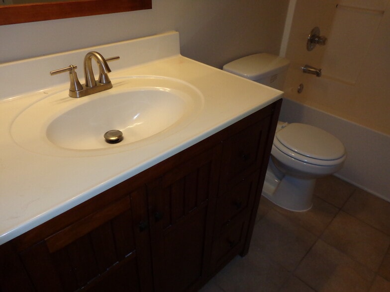 Building Photo - 7102 Independence Dr