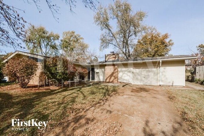 Building Photo - 2405 Brook Dr