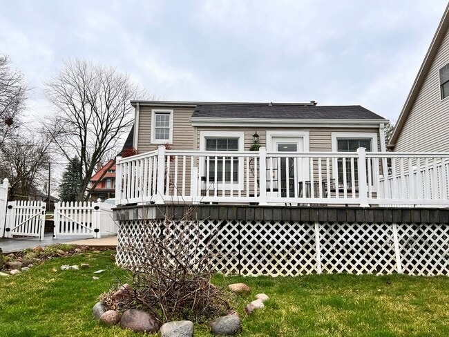 Building Photo - 1N261 Stacy Ct