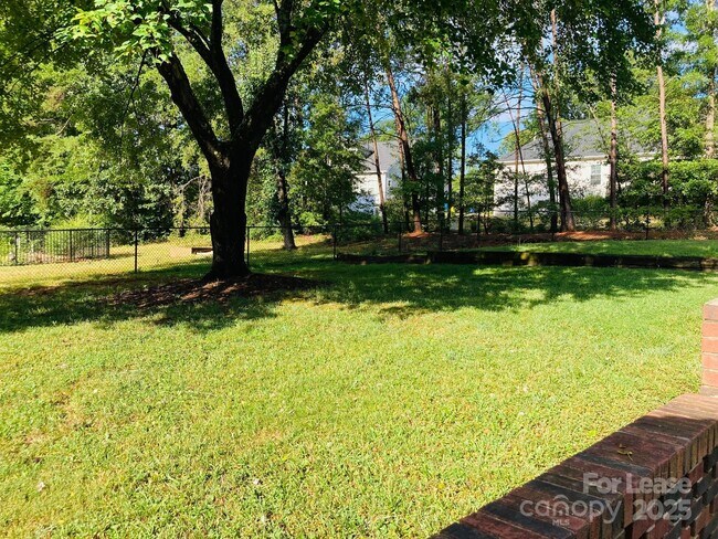 Building Photo - 4969 Moonlite Bay Dr