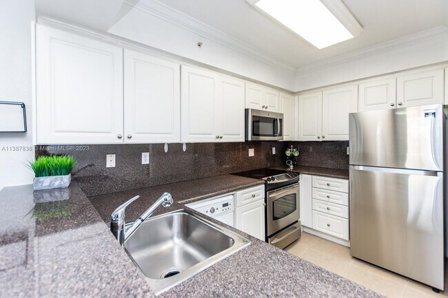 Building Photo - 2501 S Ocean Dr