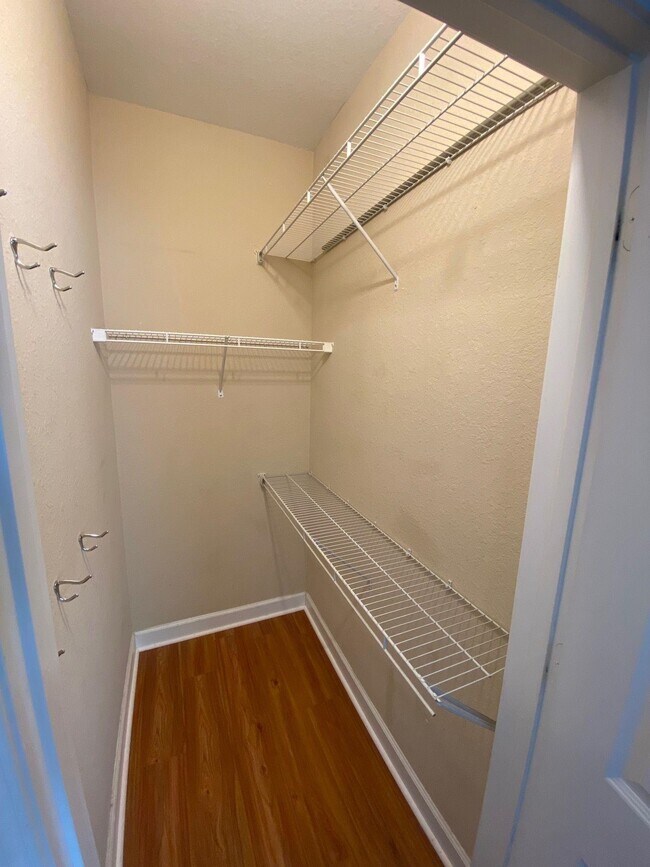 Building Photo - 1930 Honolulu Ln