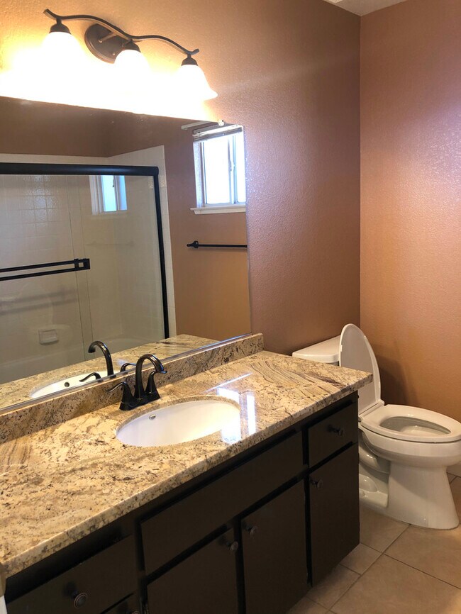 Building Photo - Cozy & Well-Maintained Home in a Peaceful ...