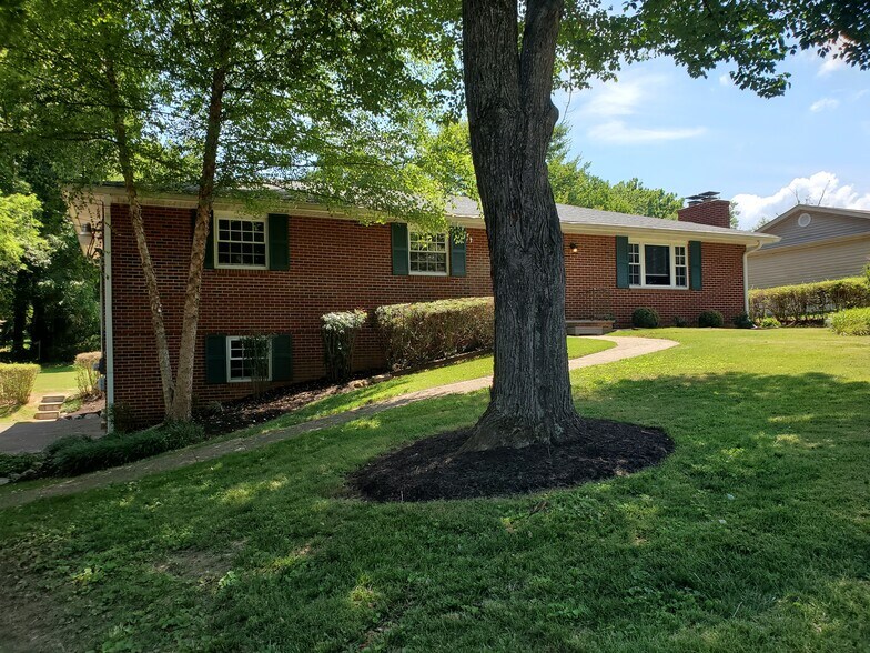 Building Photo - 616 Starlite Ln
