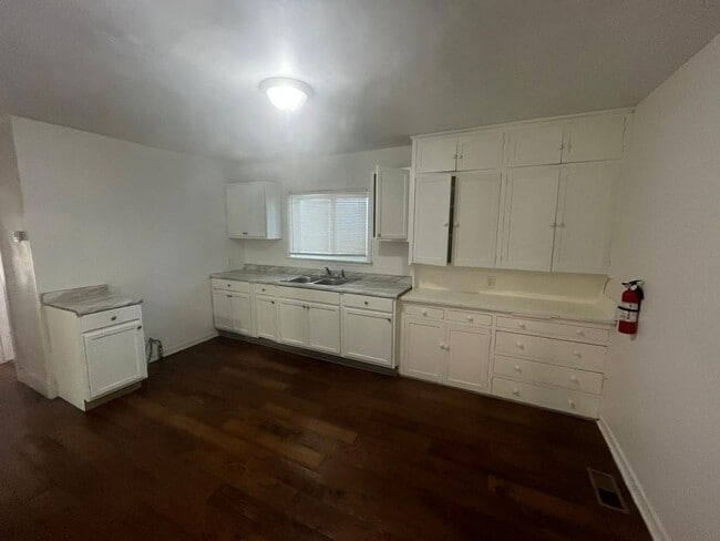 Primary Photo - Spacious & Smart Layout! 3-bedroom, 1-bath...
