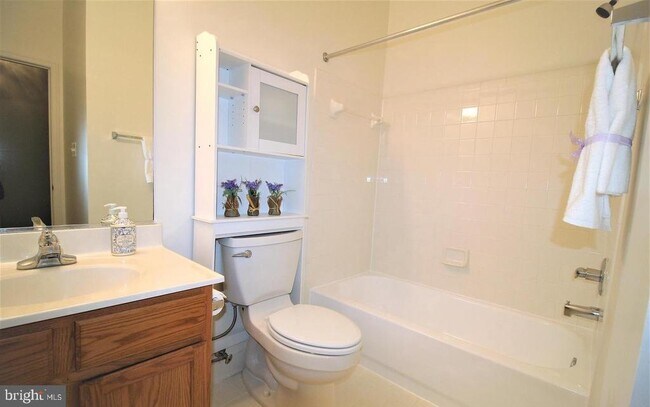 Building Photo - 2423 Dew Meadow Ct