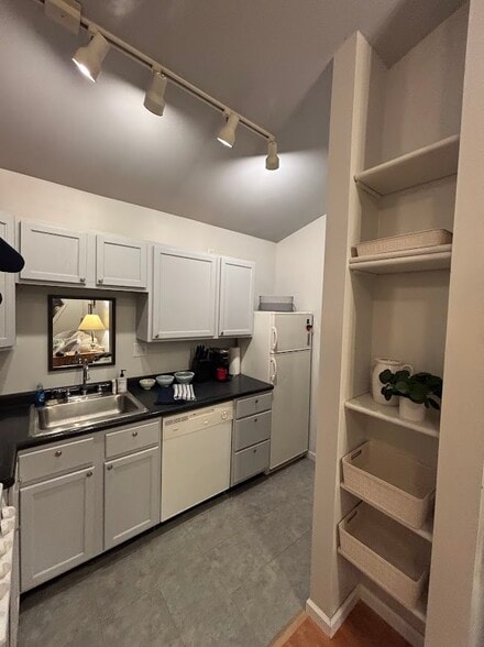 Ample cubby storage as well as (not pictured) large linen closet - 105 W Florida Ave