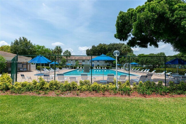 Building Photo - 717 Gardens Dr