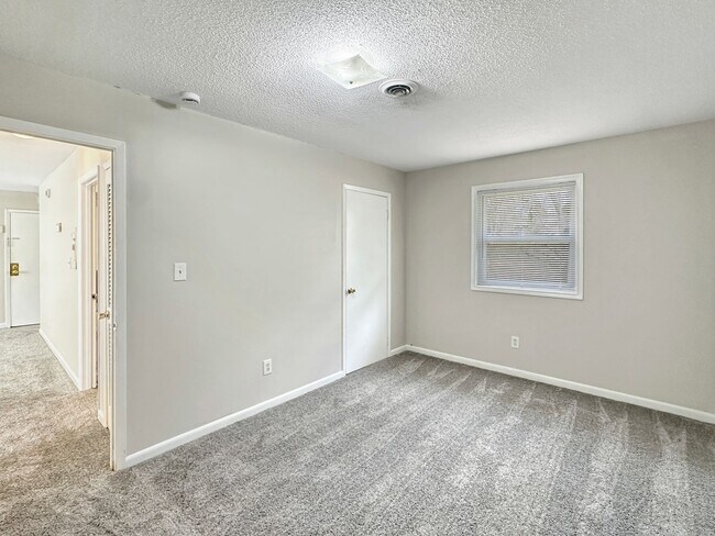 Building Photo - Charming, 2 bedroom apartment for rent!