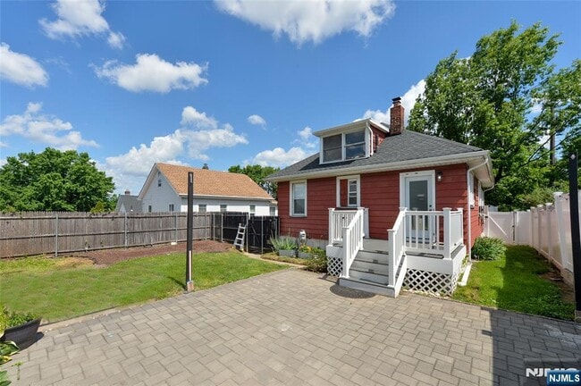 Building Photo - 52 Kovar St
