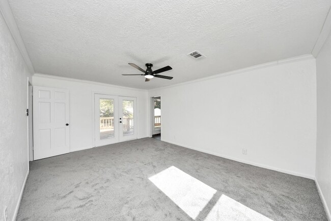 Building Photo - 616 S Rivershire Dr