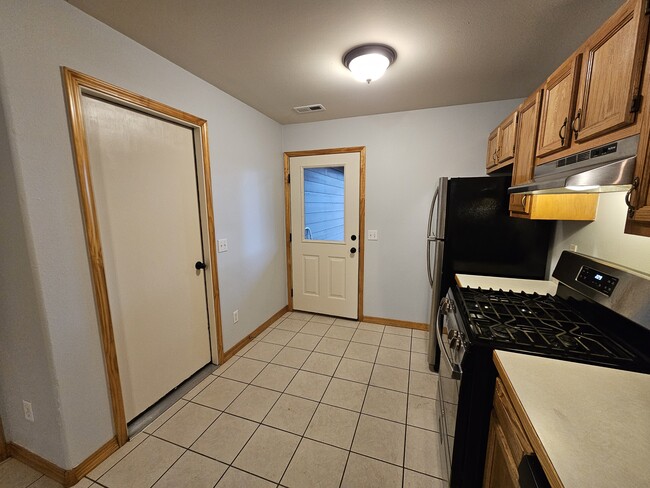 Building Photo - 311 E Golf Pl