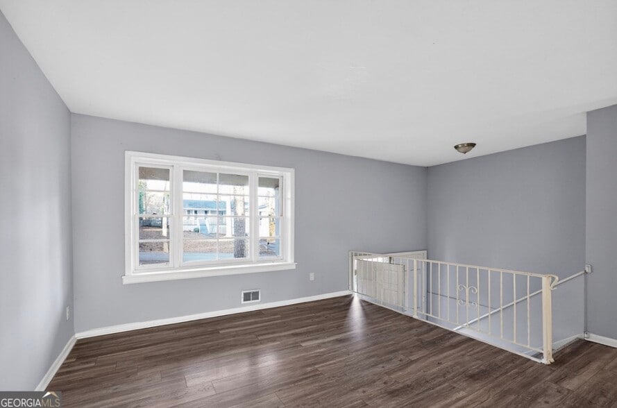 Building Photo - 1615 Pine Glen Cir