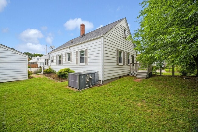 Building Photo - 539 Austin St
