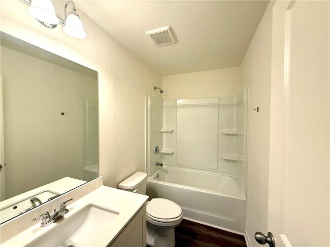 Building Photo - 119 Pond Ct