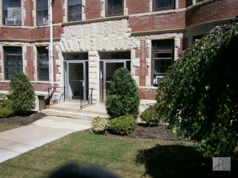 Building Photo - 145 Winthrop Rd