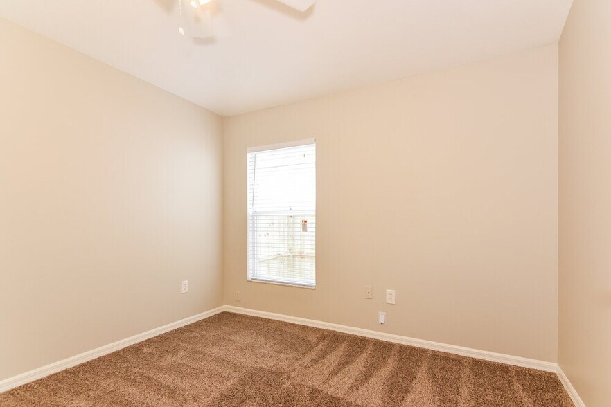 Building Photo - 429 Maple Pointe Dr