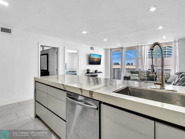 Building Photo - 3725 S Ocean Dr