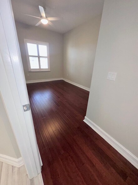 Building Photo - 480 Sail Ln