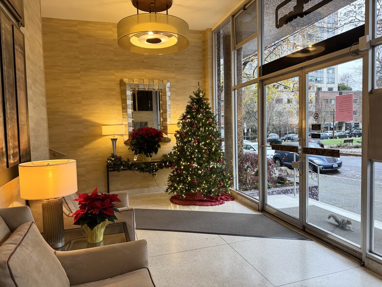 Building Photo - 1221 Minor Ave