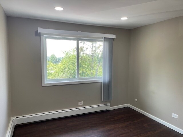 Building Photo - 1444 Carriage Ln