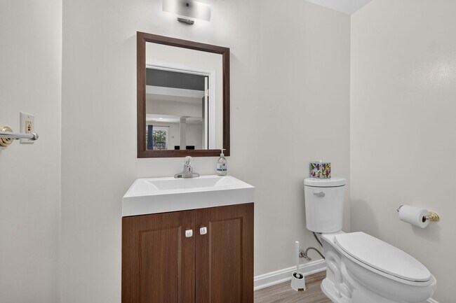 Building Photo - 5619 Ridge View Dr