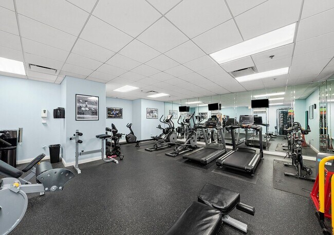 Building Photo - 8 W Monroe St