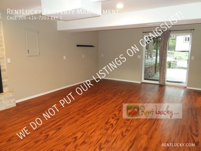 Building Photo - Stunning and LARGE Remodeled 3-Bedroom Hom...