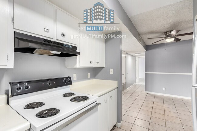 Building Photo - 2413 W Hazelwood St