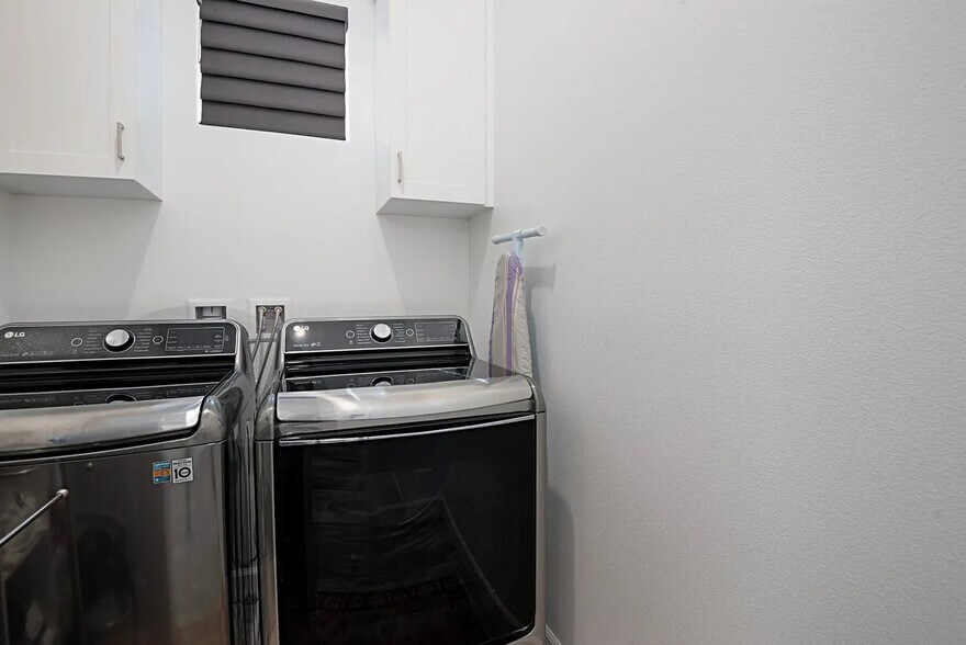 Building Photo - 168 Follyhatch