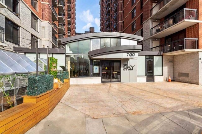 Building Photo - 700 1st St