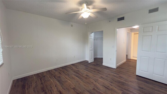 Building Photo - 2440 E Preserve Way