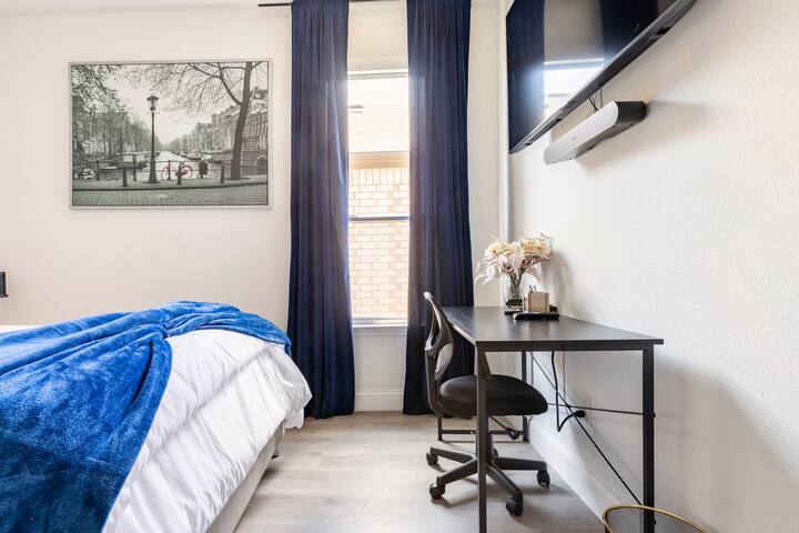 Building Photo - 528 Bronze Forest Dr