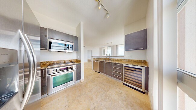 Building Photo - 550 Okeechobee Blvd